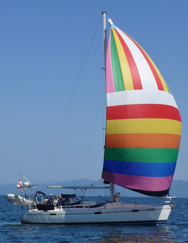 Tula with full kite Tula with full sail